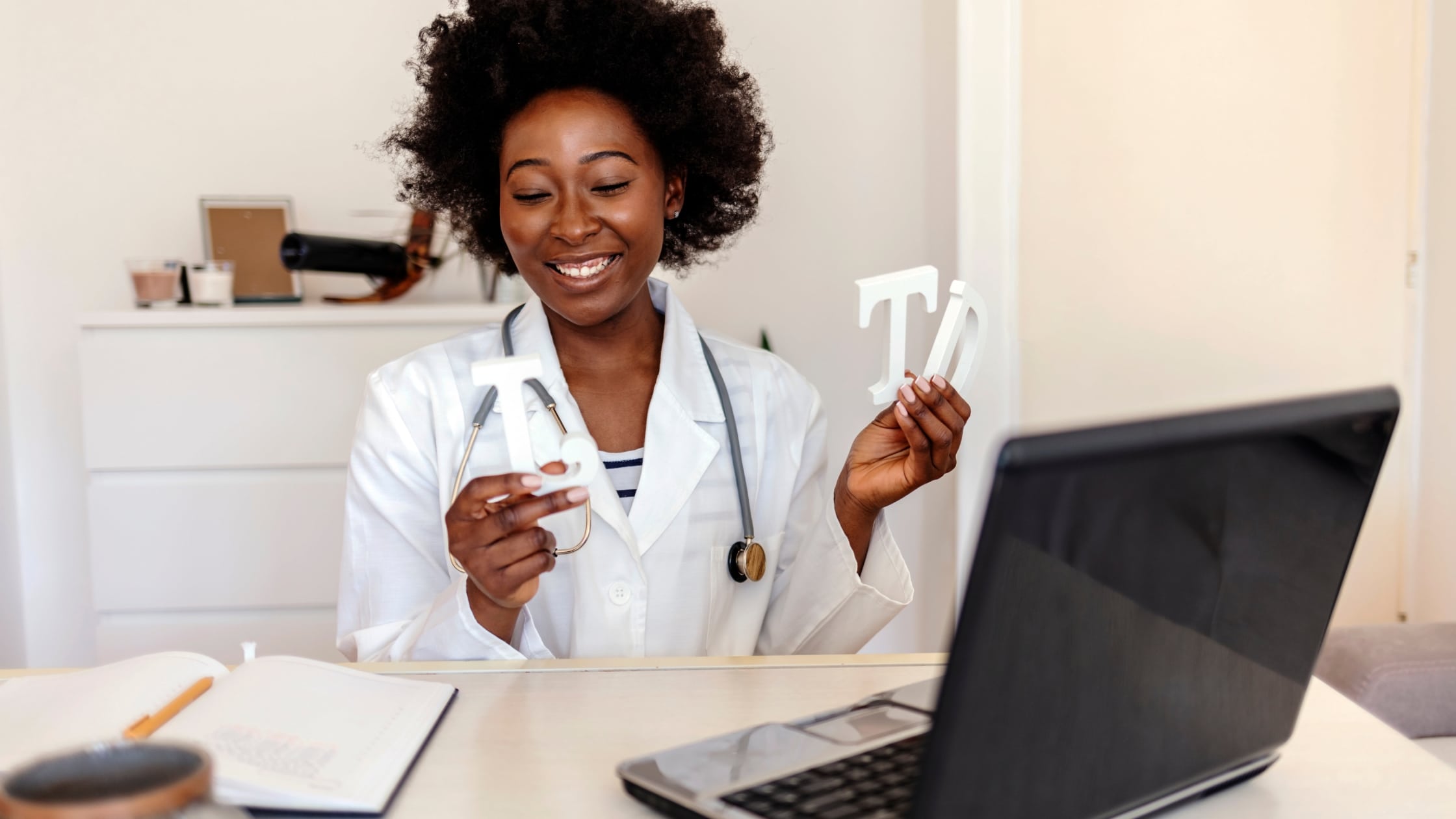 Exploring the Pros and Cons of Teletherapy Groups: Finding Support in the Digital Age