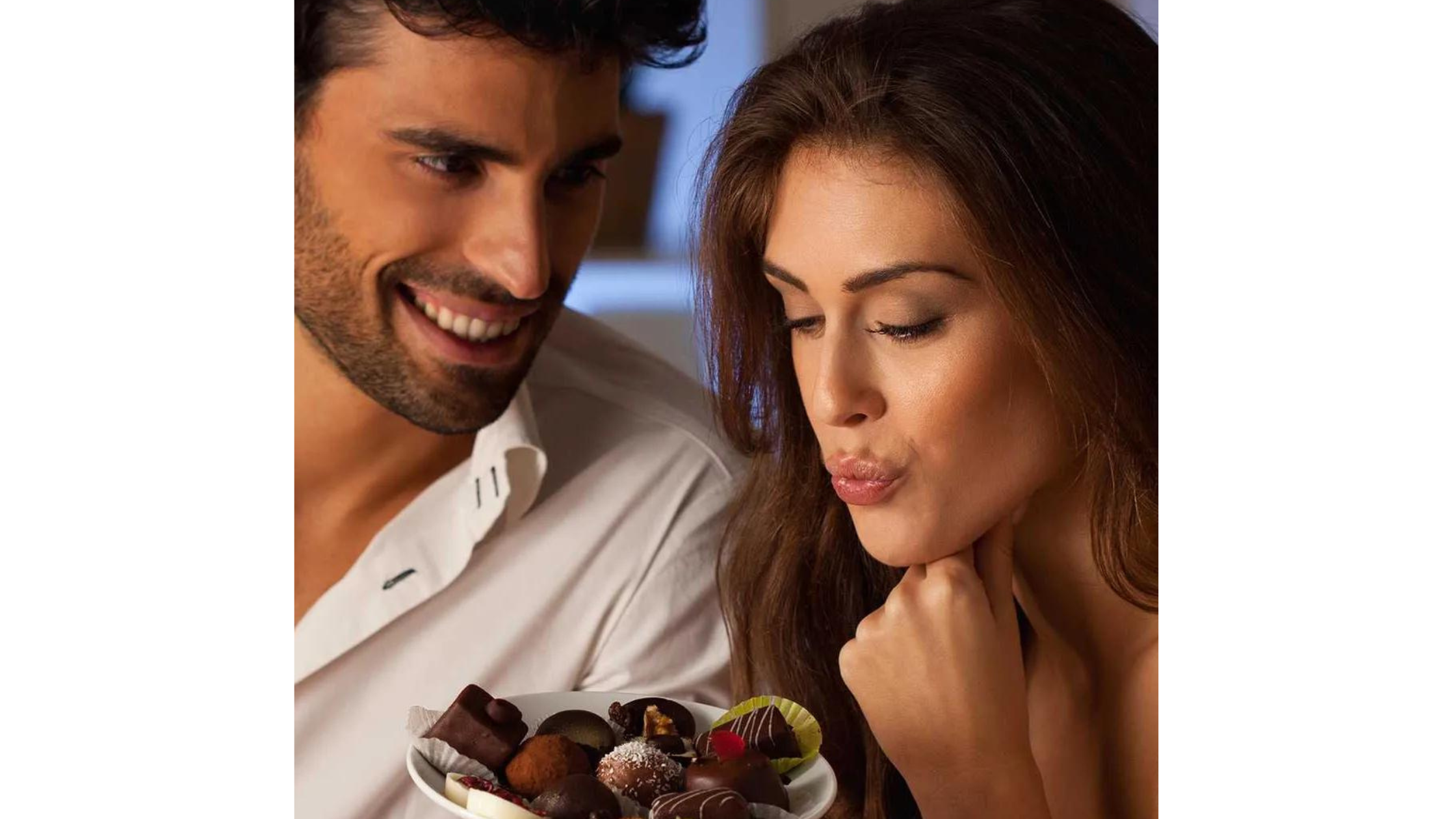 Что дам я могу дать мужчине. Шоколадная любовь. Мужчина угощает женщину. Мужчина дарит шоколад. Женщина ест мужчину.